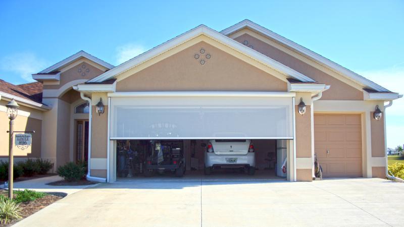 Are retractable screens just as good as regular screen doors? 