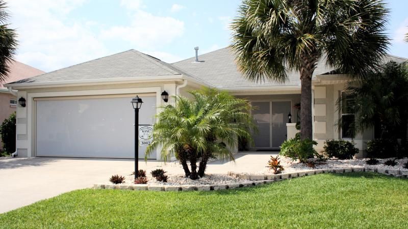 Why are screened garages so common in Florida?