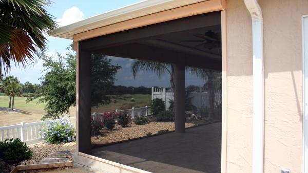 Electric Roll-Up Screens for Lanais Photo